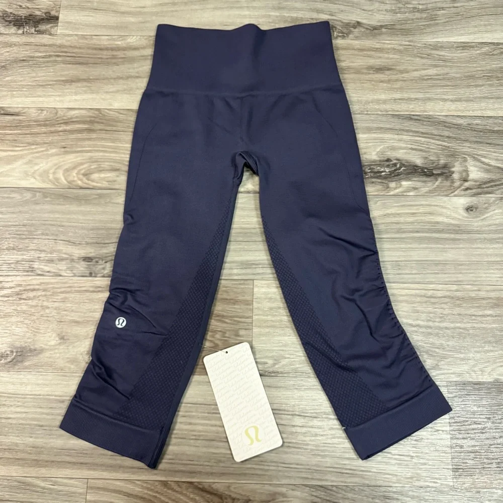 NWT Lululemon Women's In The Flow Crop II in Cabu Blue Size 2